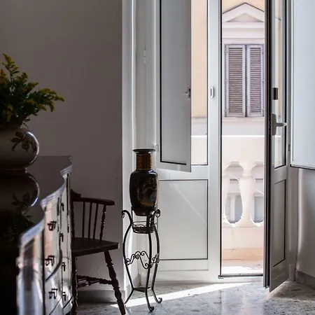 Domus Aurea 295 公寓 *