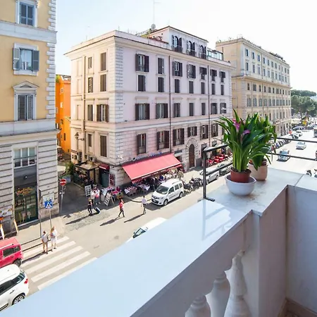 Domus Aurea 295 公寓