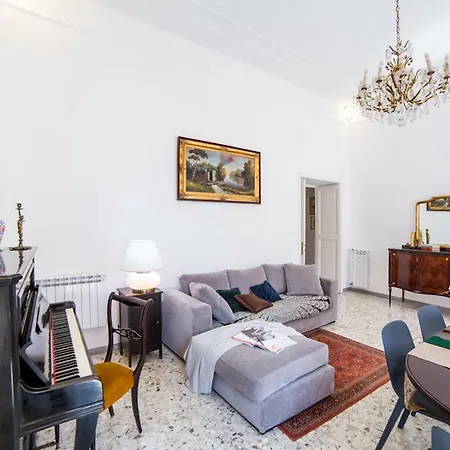 Domus Aurea 295 דירה