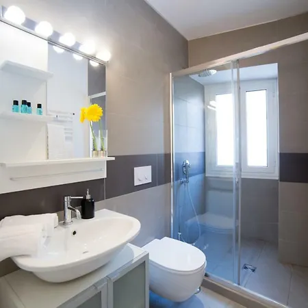 Domus Aurea 295 דירה *